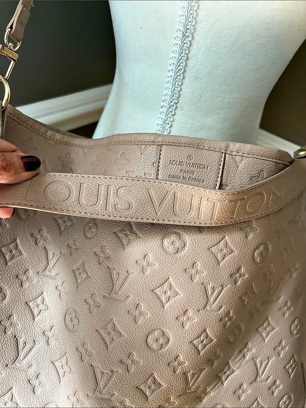 Fashion- Louis Vuitton Loop Hobo Shoulder Bag Beige - Picture 3 of 16
